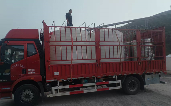 张掖立式运输桶安排发货现场