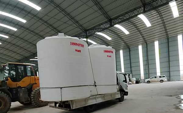 特加厚张掖塑料大桶装车运输交付实录 特加厚张掖塑料大桶装车运输交付实录